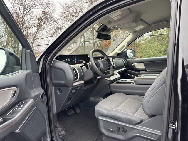 Certified 2025 Ford Expedition Active AWD/4WD image 15