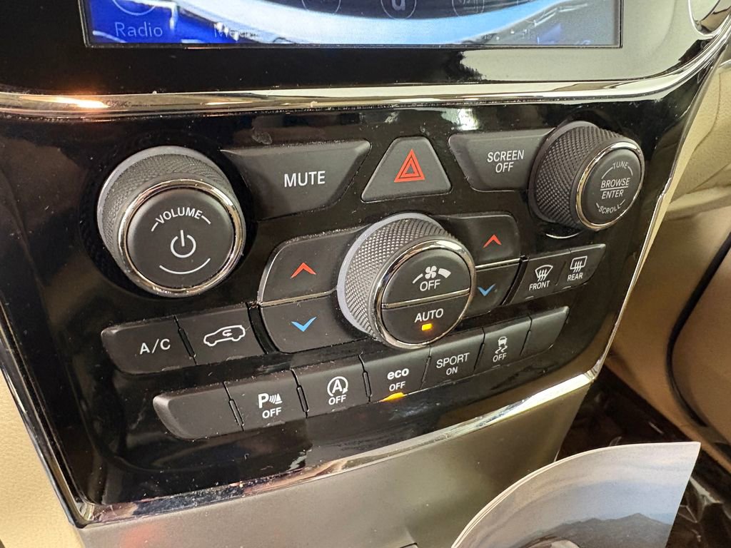 Used 2019 Jeep Grand Cherokee Limited AWD/4WD image 18