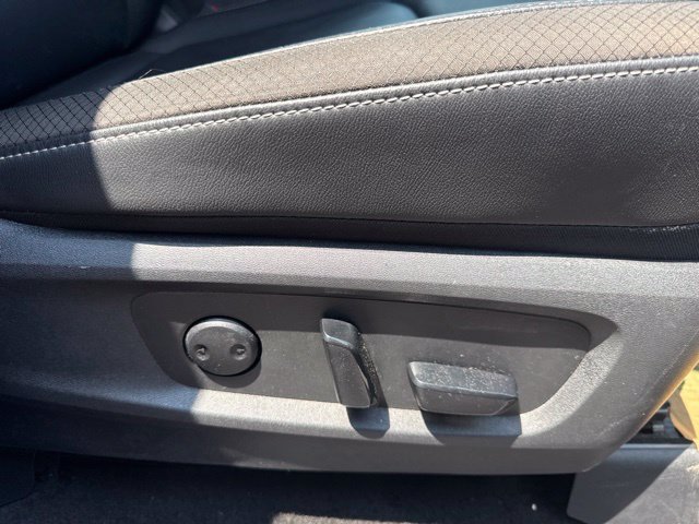 Used 2025 Nissan Pathfinder SL AWD/4WD image 32