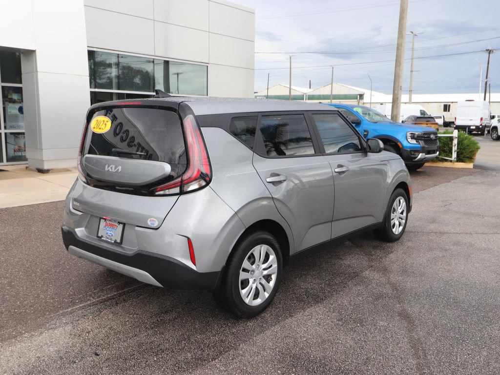 Used 2025 Kia Soul LX FWD image 13