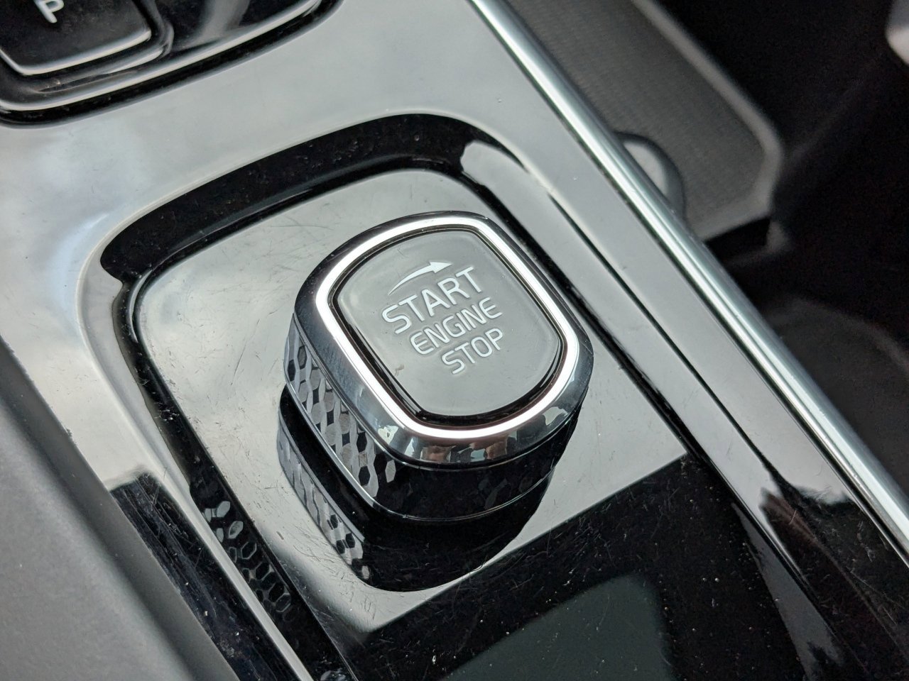 Used 2024 Volvo XC60 B5 Plus image 35