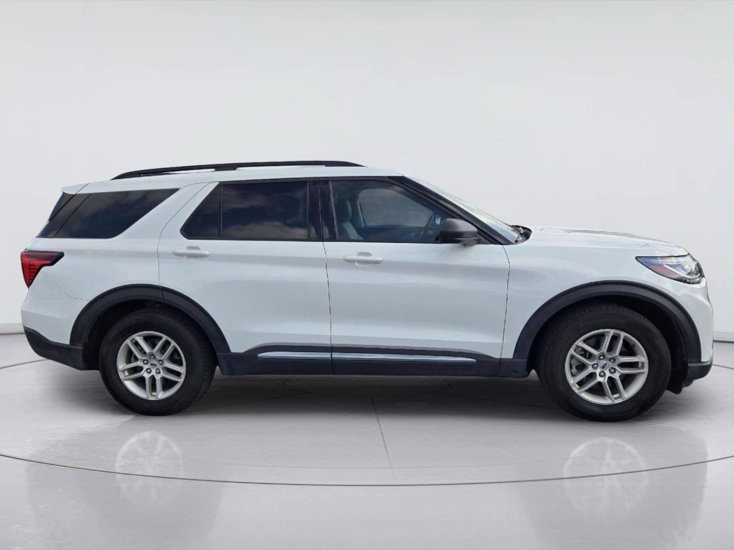 Certified 2025 Ford Explorer Active w/ Active Comfort Package RWD image 4