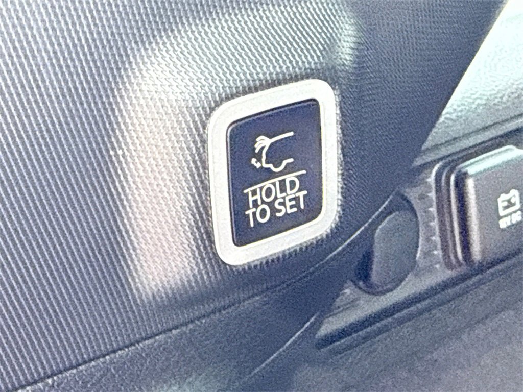 Used 2023 Jeep Grand Cherokee Overland w/ Luxury Tech Group IV image 19