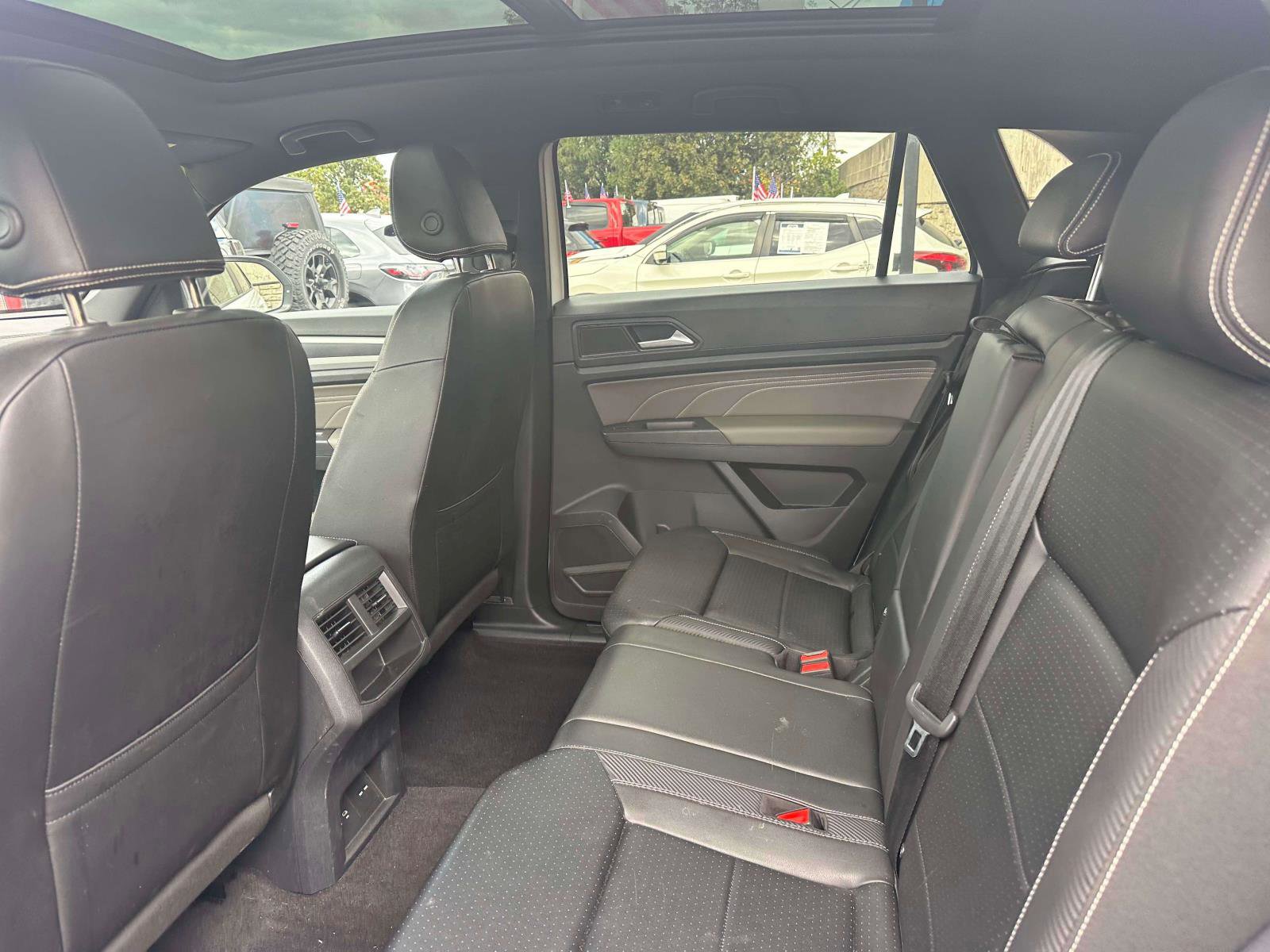 Used 2023 Volkswagen Atlas Cross Sport SEL R-Line image 9