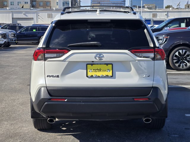 Used 2021 Toyota RAV4 XLE Premium image 4