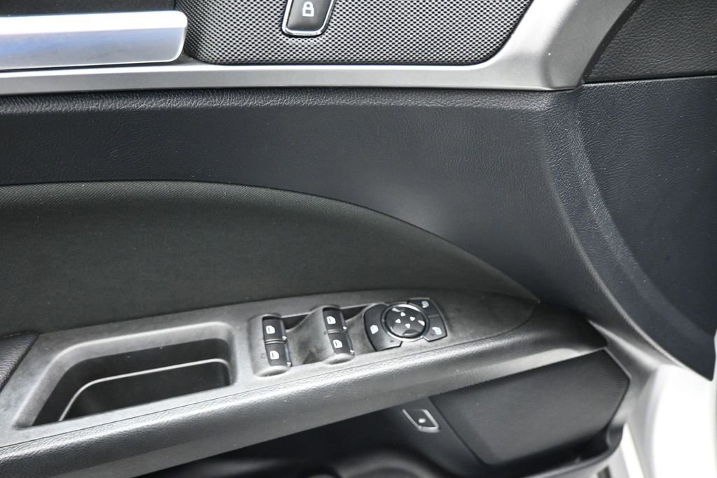 Certified 2019 Ford Fusion SE FWD image 11