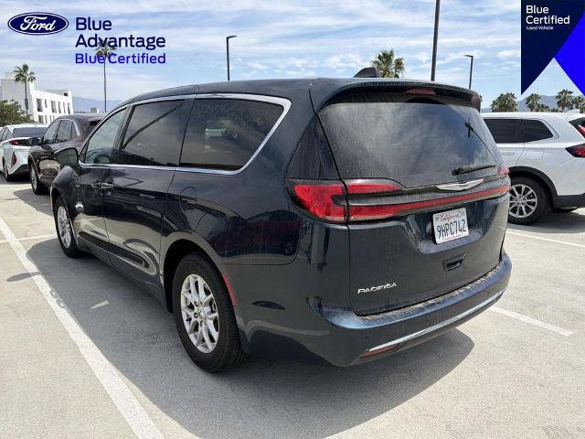 Used 2023 Chrysler Pacifica Touring-L FWD image 8