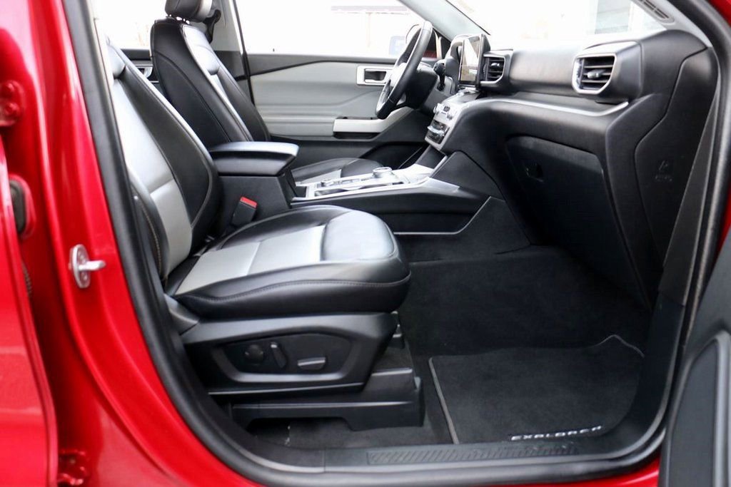 Certified 2022 Ford Explorer XLT w/ Equipment Group 202A image 34