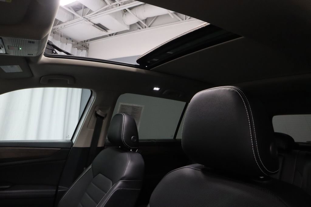 Used 2024 Volkswagen Atlas SEL AWD/4WD image 34