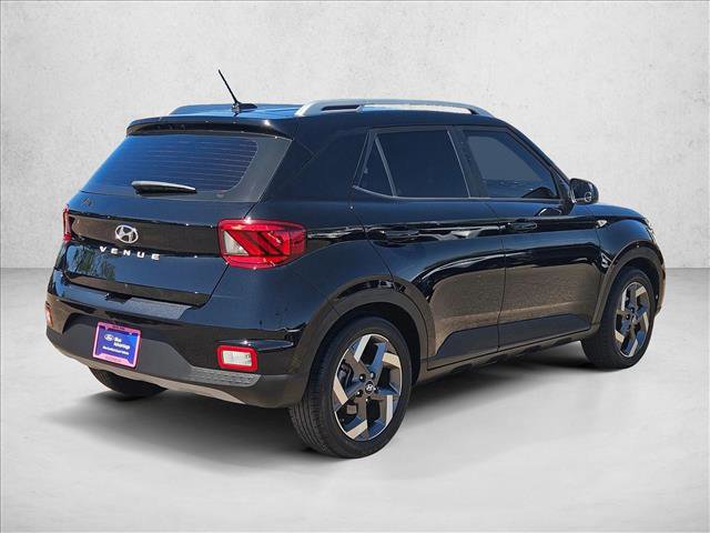 Used 2023 Hyundai Venue SEL FWD image 5