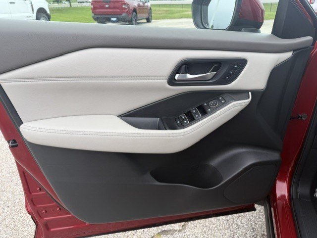 Used 2023 Nissan Rogue SL AWD/4WD image 11