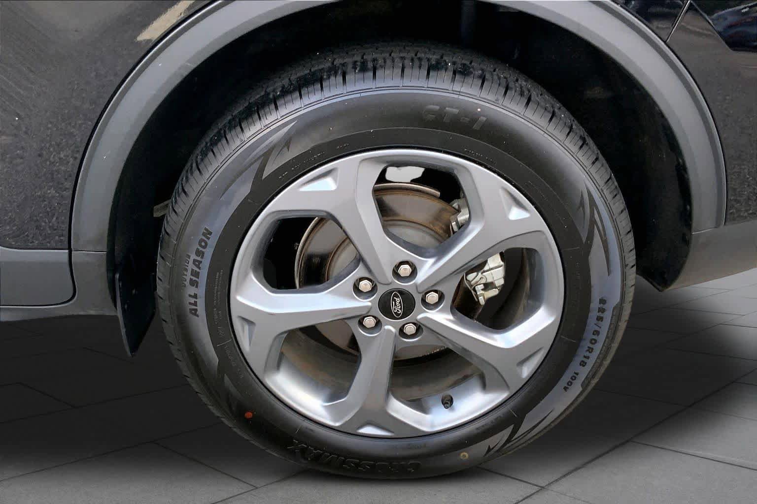 Certified 2025 Ford Escape ST-Line Select AWD/4WD image 10