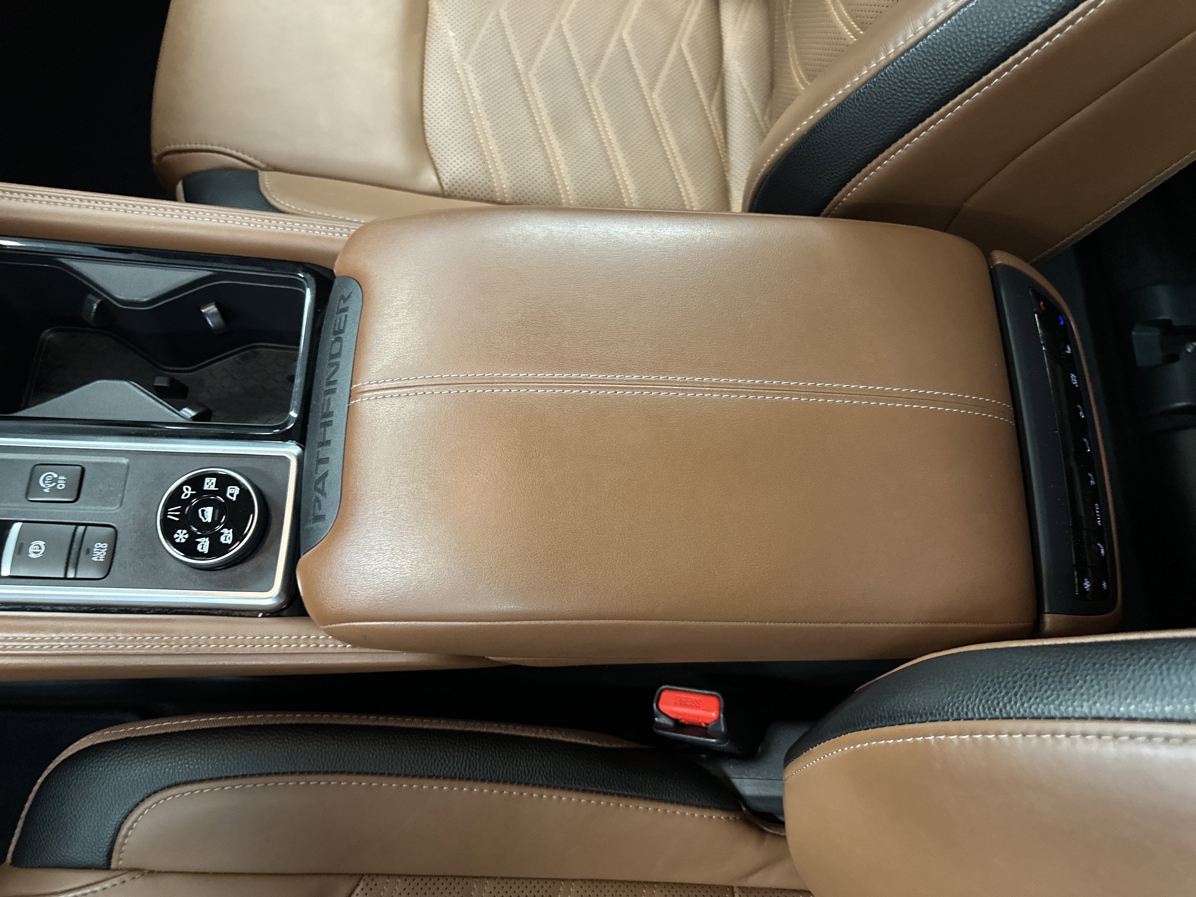 Used 2023 Nissan Pathfinder Platinum image 33