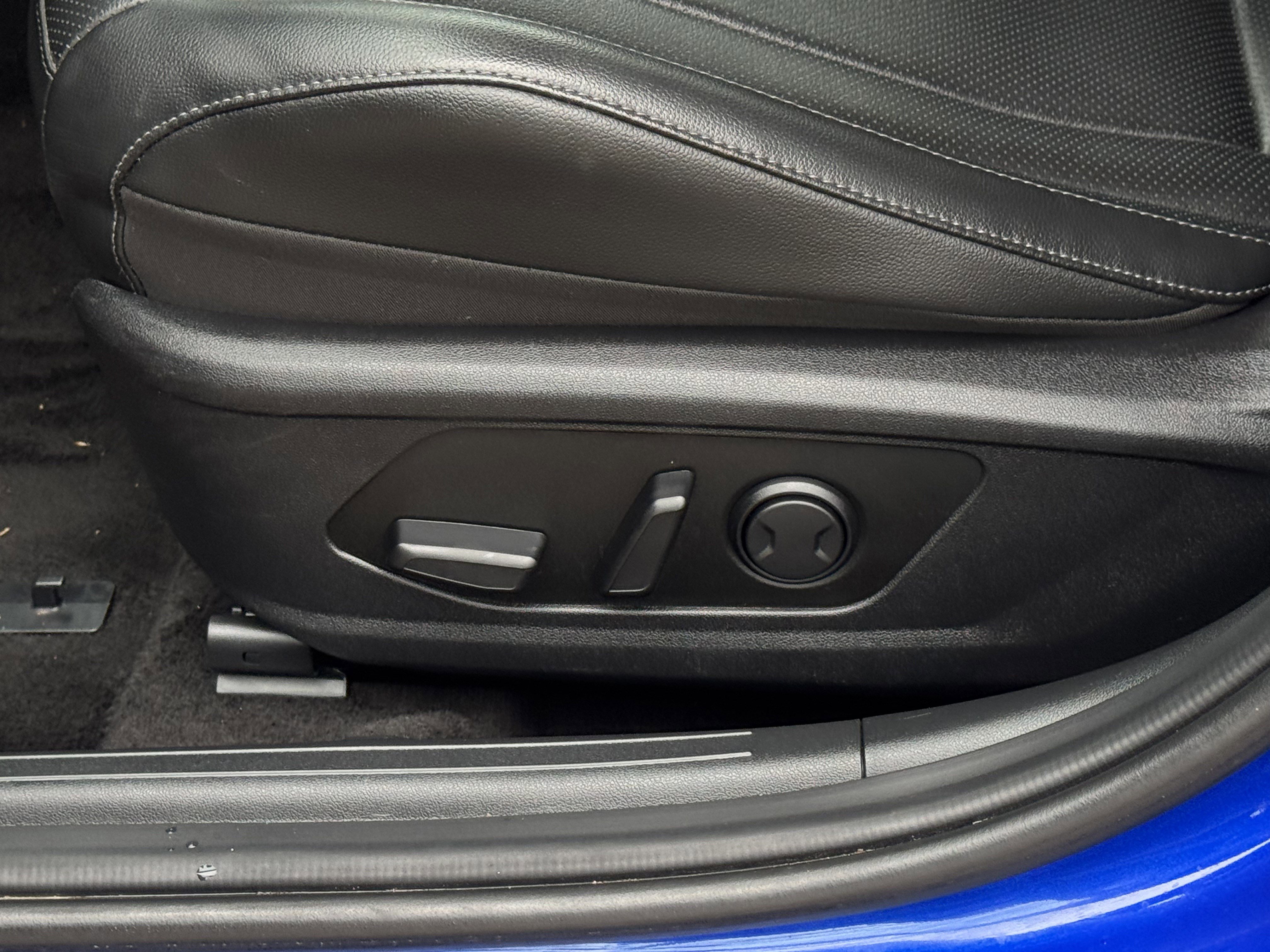 Used 2025 Hyundai Elantra Limited image 16