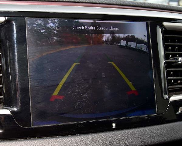 Used 2020 Chrysler Pacifica Touring-L image 26