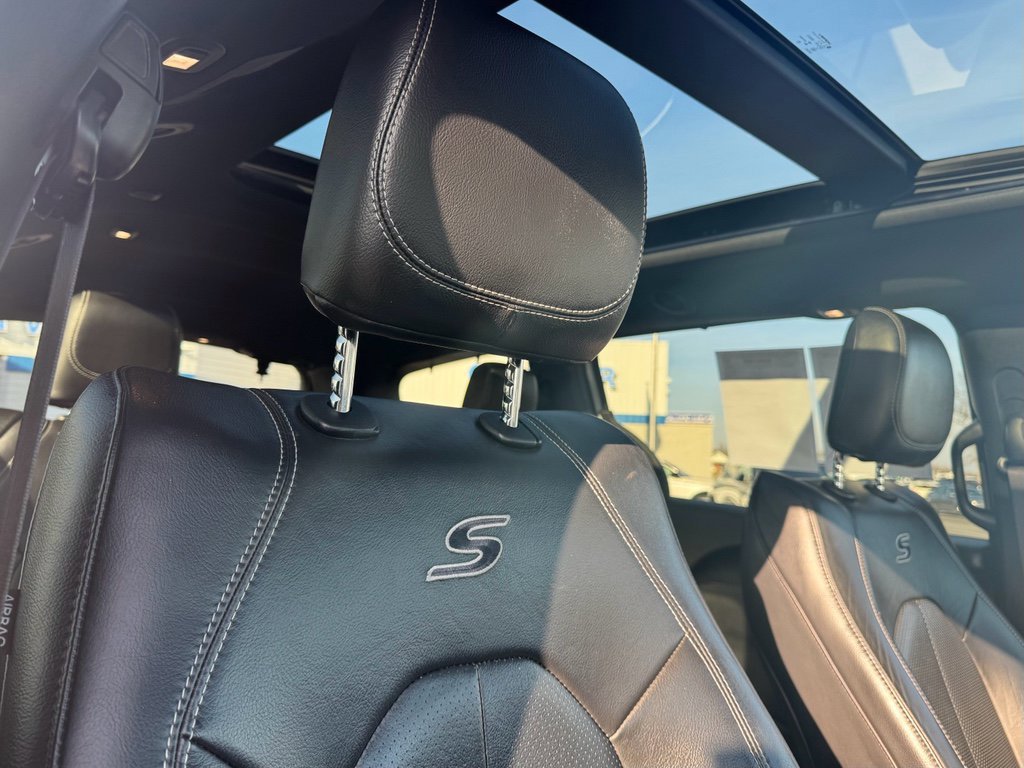 Used 2022 Chrysler Pacifica Touring-L w/ S Appearance Package image 13