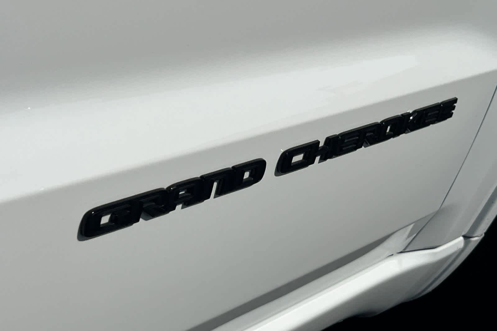 Used 2021 Jeep Grand Cherokee Laredo X image 29