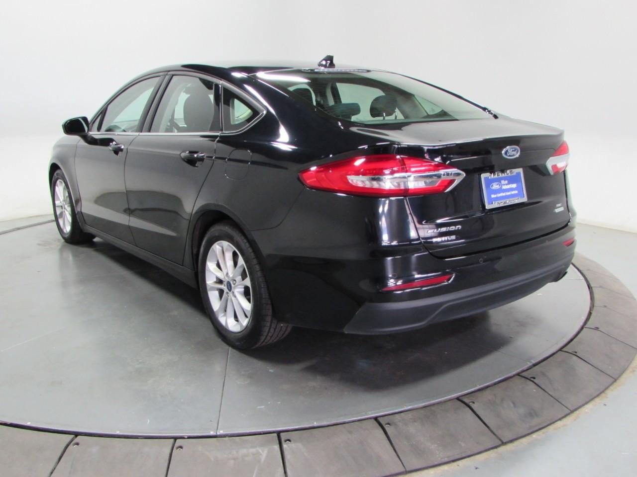 Certified 2020 Ford Fusion SE FWD image 4