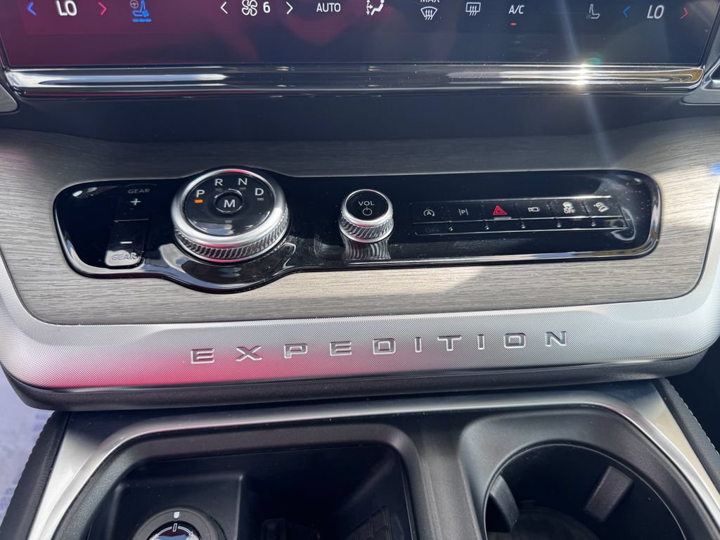 Certified 2025 Ford Expedition Platinum AWD/4WD image 19