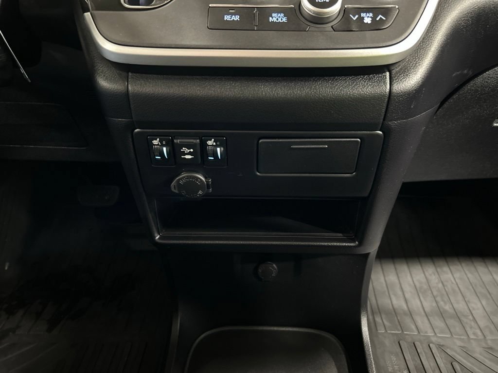 Used 2020 Toyota Sienna SE w/ Nightshade Edition AWD/4WD image 20