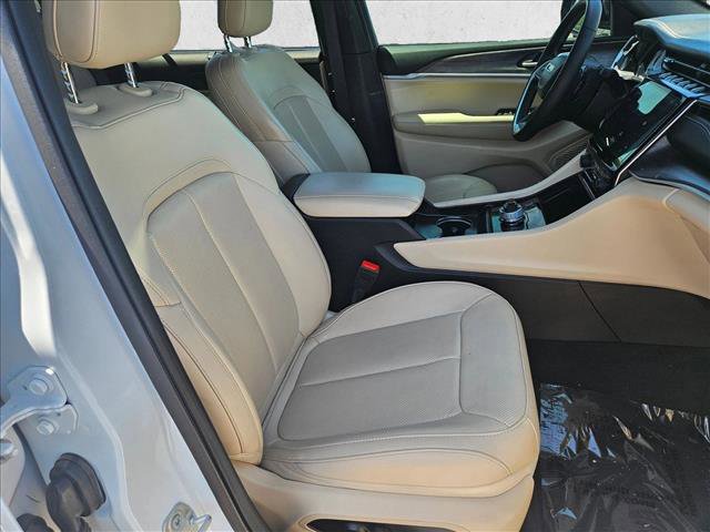 Used 2023 Jeep Grand Cherokee L Limited w/ Luxury Tech Group II AWD/4WD image 21