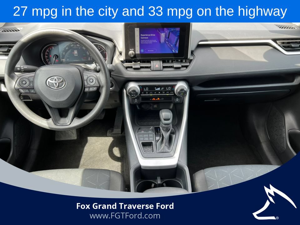 Used 2025 Toyota RAV4 XLE AWD/4WD image 2