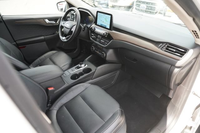 Certified 2020 Ford Escape Titanium w/ Titanium Premium Package 2.0 AWD/4WD image 18