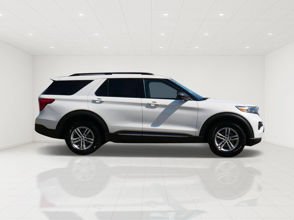 Certified 2023 Ford Explorer XLT AWD/4WD image 2