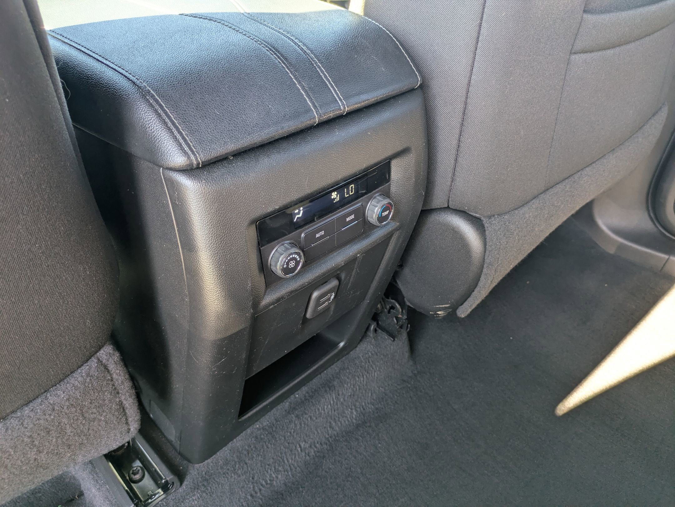 Used 2024 Chevrolet Traverse LT image 29