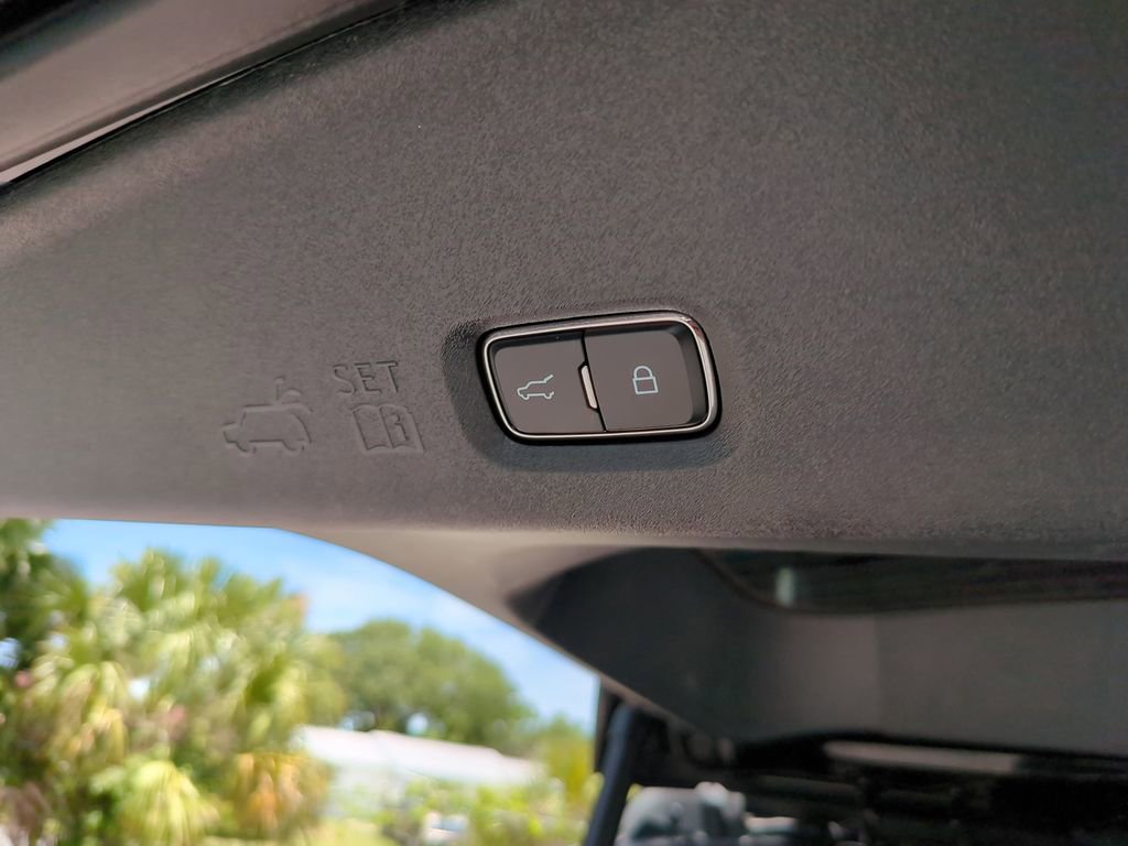 Certified 2025 Ford Expedition Platinum AWD/4WD image 17