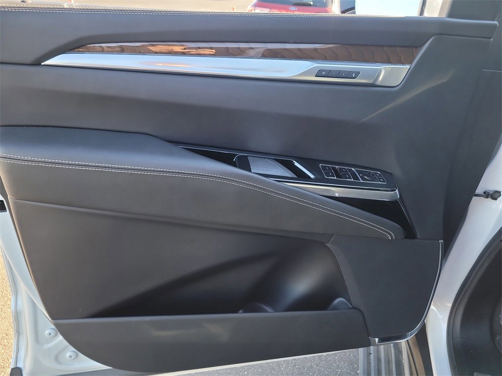 Used 2025 Cadillac Escalade ESV Sport Platinum image 14