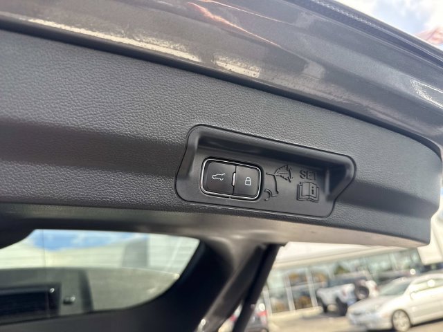 Certified 2024 Ford Explorer XLT w/ Equipment Group 202A RWD image 8