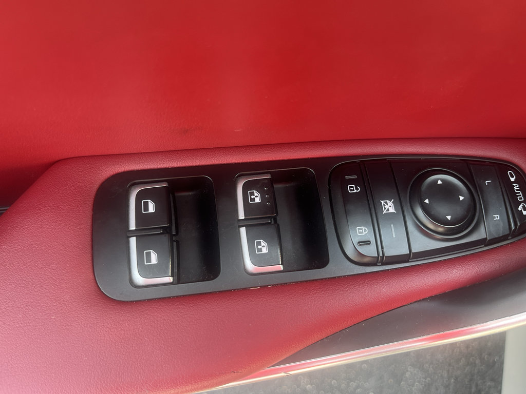 Used 2018 Kia Stinger GT2 AWD/4WD image 18