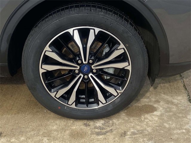 Certified 2022 Ford Escape SEL w/ SEL Stealth AWD Package image 9