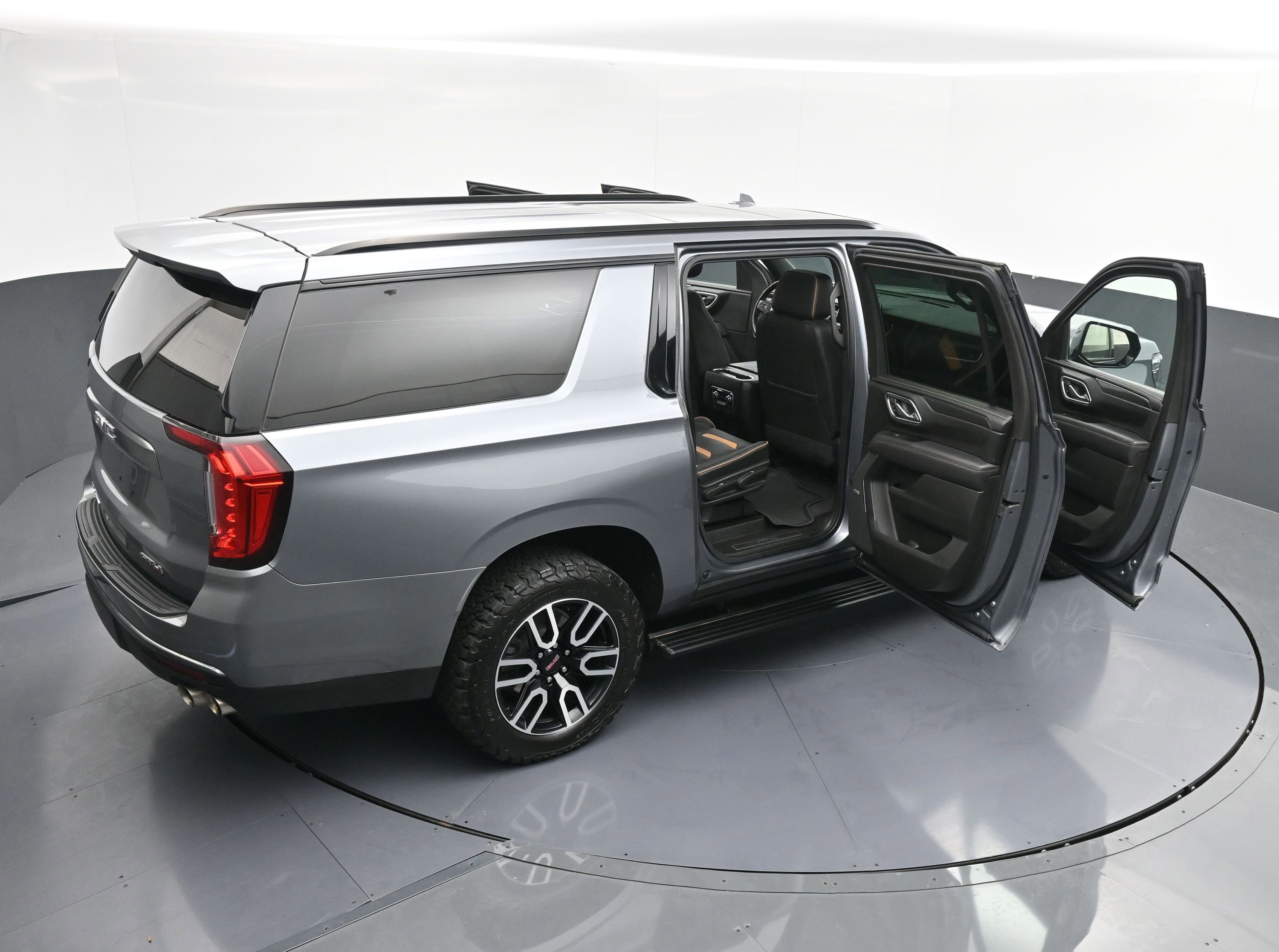 Used 2022 GMC Yukon XL AT4 image 54