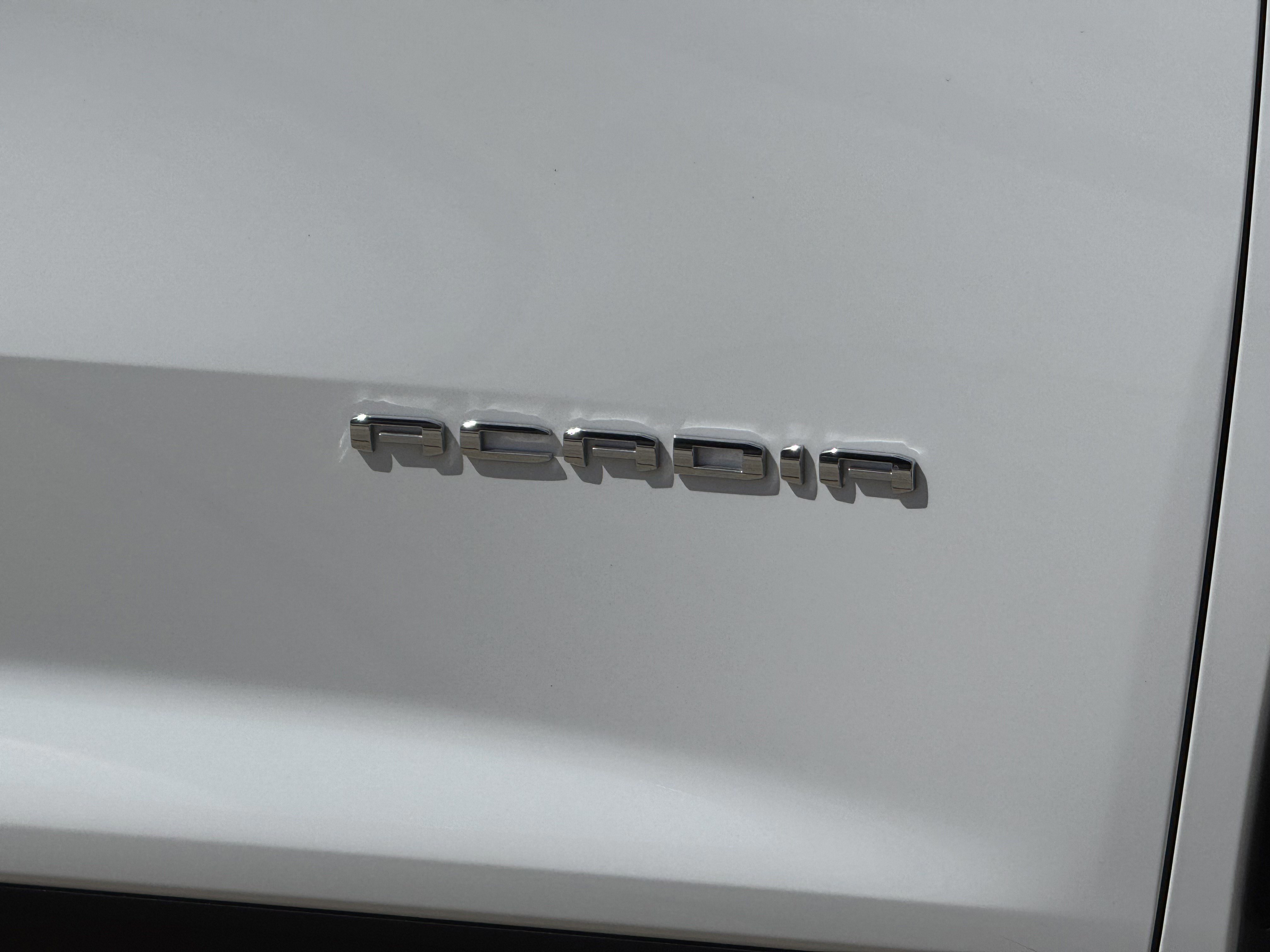 Used 2025 GMC Acadia Elevation image 9