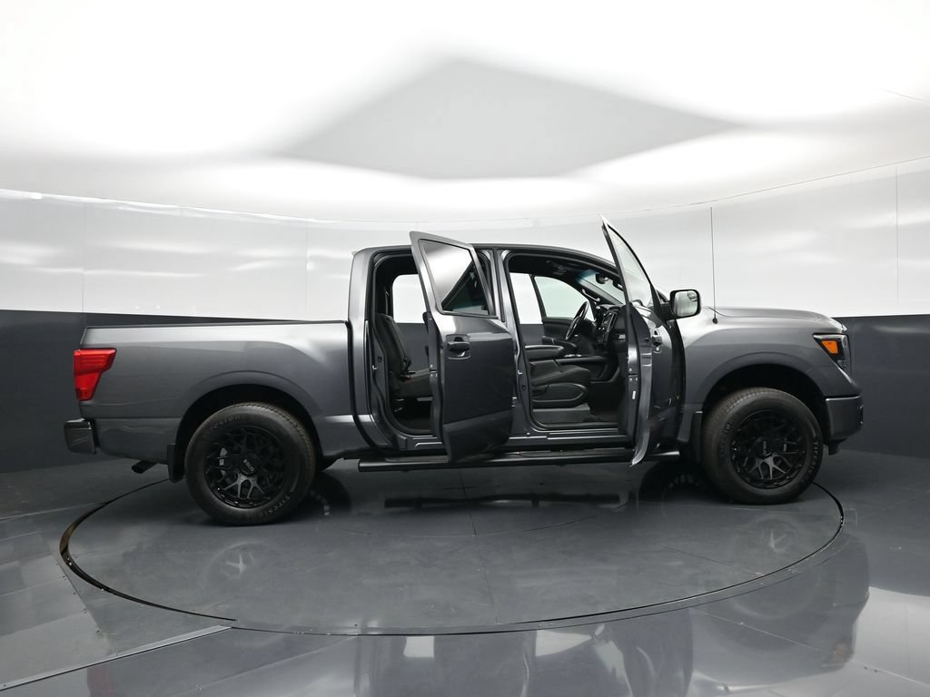 Used 2019 Nissan Titan SV w/ SV Convenience Package RWD image 5