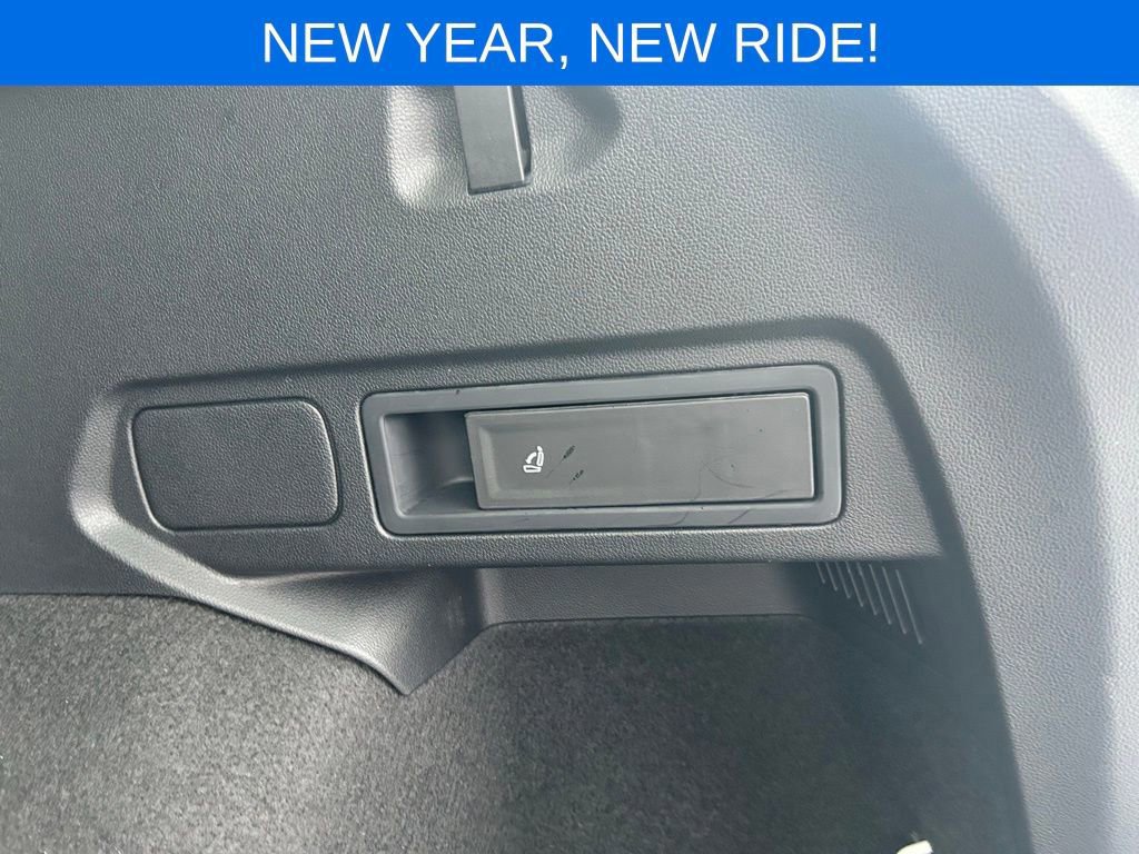 Used 2024 Volkswagen Tiguan Wolfsburg Edition image 38