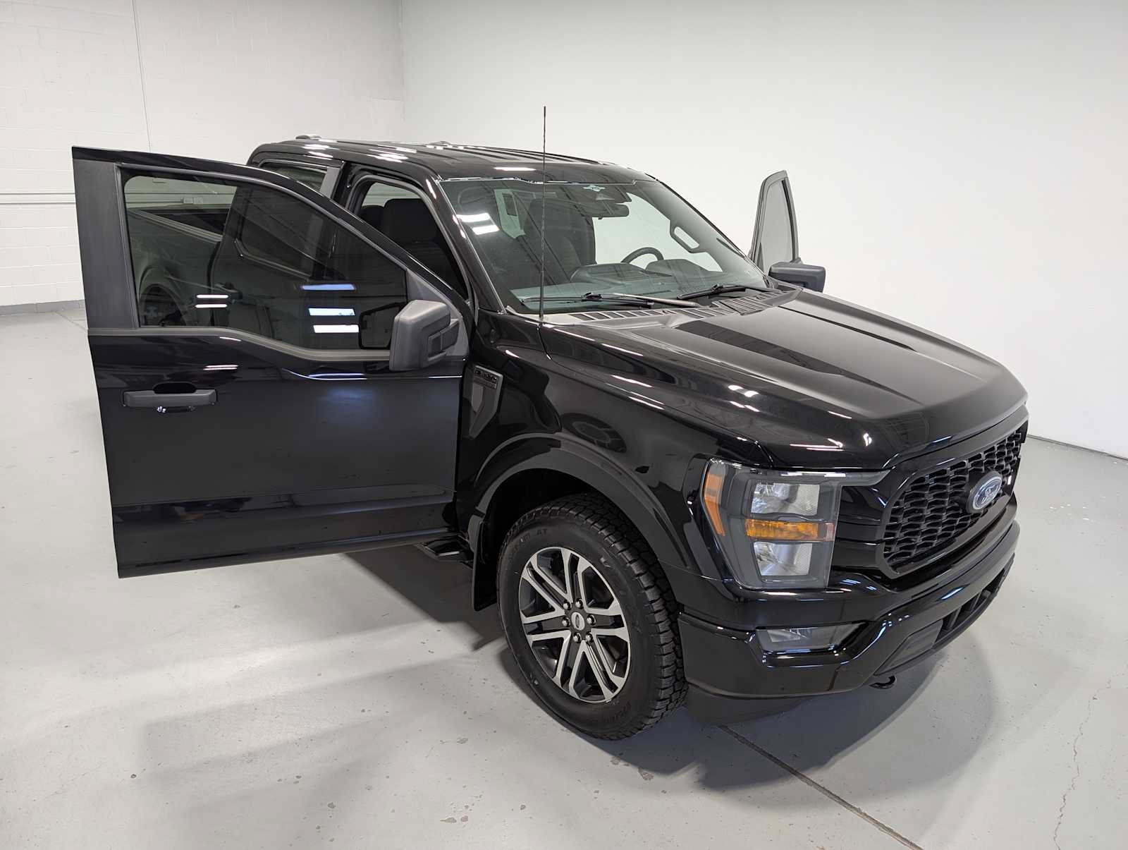Certified 2023 Ford F150 XL w/ STX Appearance Package AWD/4WD image 17