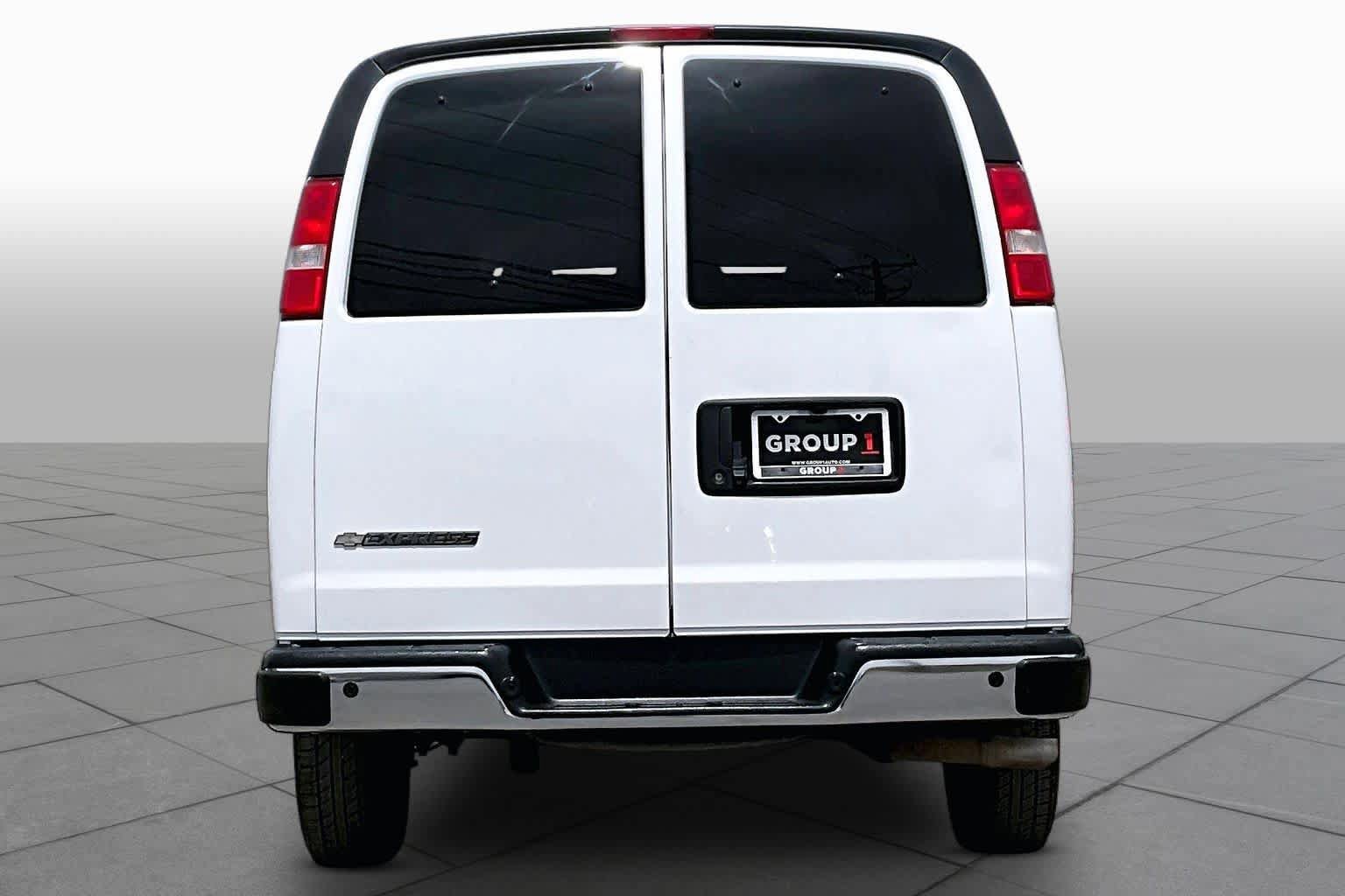 Used 2021 Chevrolet Express 3500 LT w/ LT Preferred Equipment Group RWD image 5
