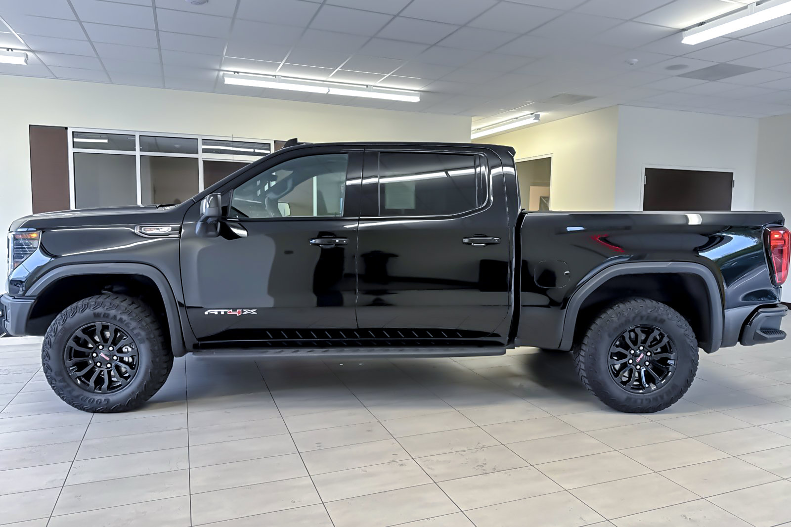 Used 2023 GMC Sierra 1500 AT4X AWD/4WD image 7