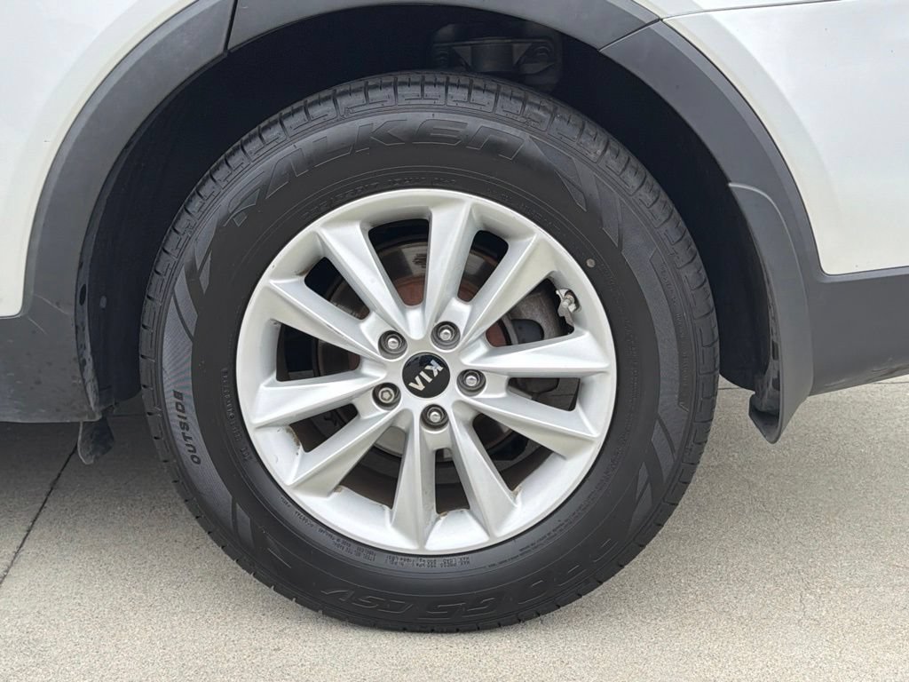 Used 2020 Kia Sorento LX FWD image 17