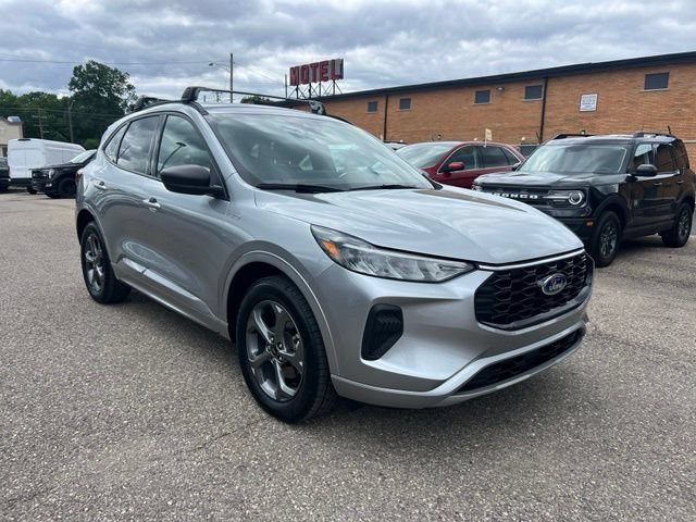 Certified 2023 Ford Escape ST-Line w/ Tech Pack #1 AWD/4WD image 3