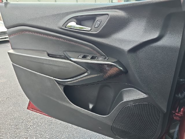 Used 2024 Chevrolet Trax RS w/ Sunroof Package FWD image 32