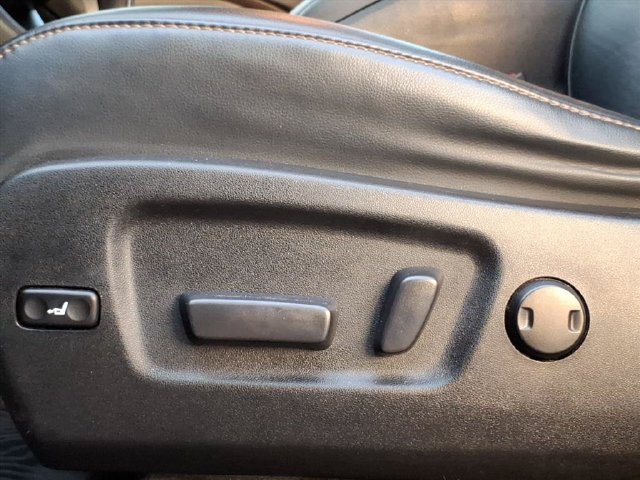 Used 2019 Toyota Highlander XLE w/ Carpet Mat Package (TMS) AWD/4WD image 14