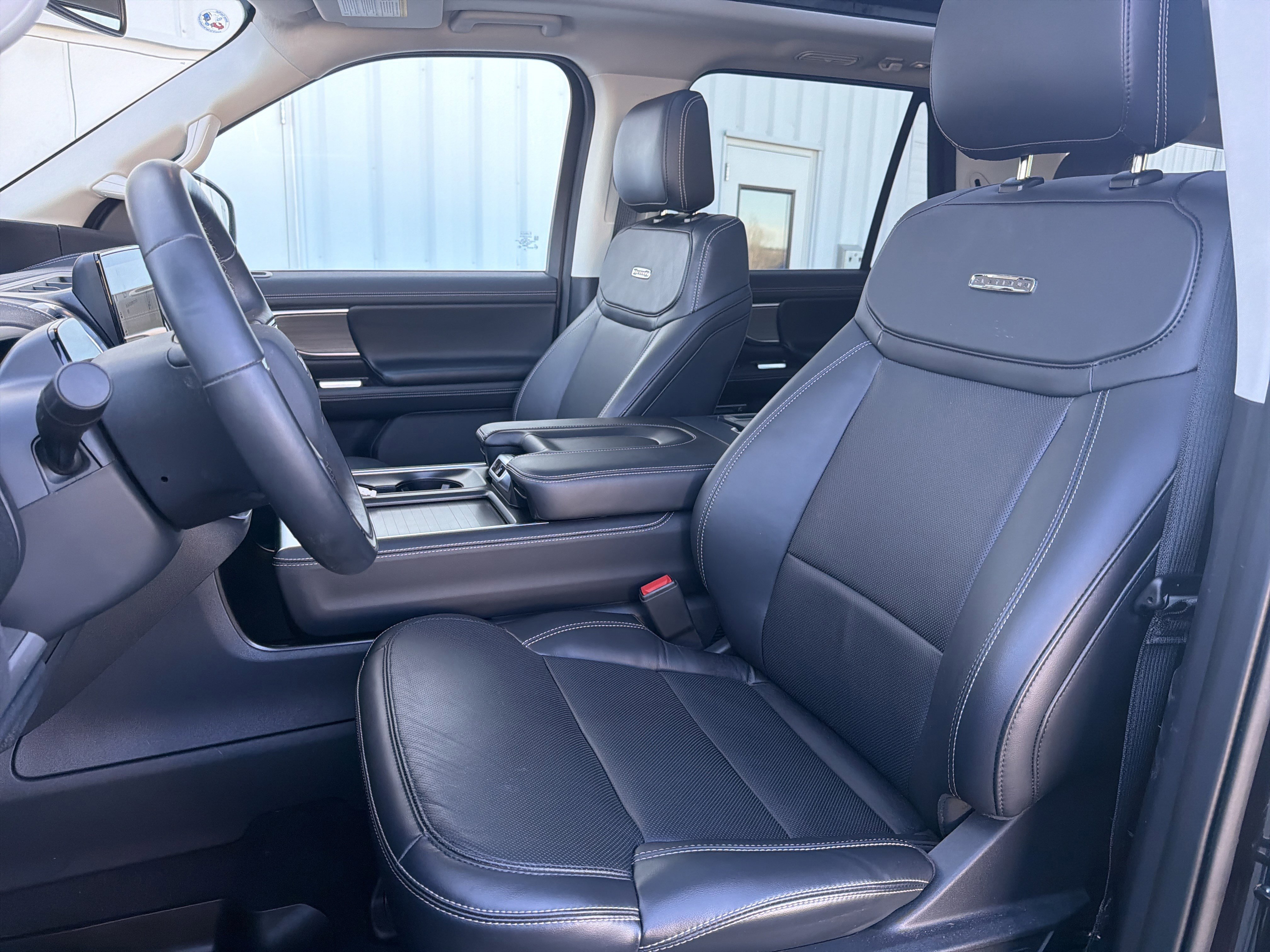 Certified 2025 Ford Expedition Platinum image 27