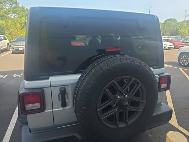 Used 2024 Jeep Wrangler Unlimited Sport AWD/4WD image 17