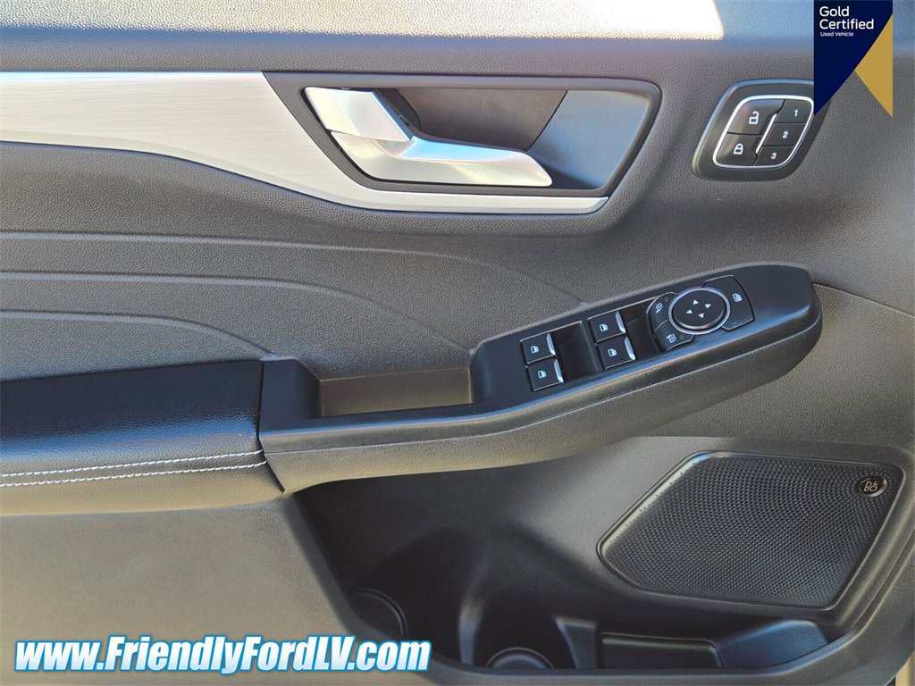 Certified 2025 Ford Escape SE w/ PHEV Premium Package image 17