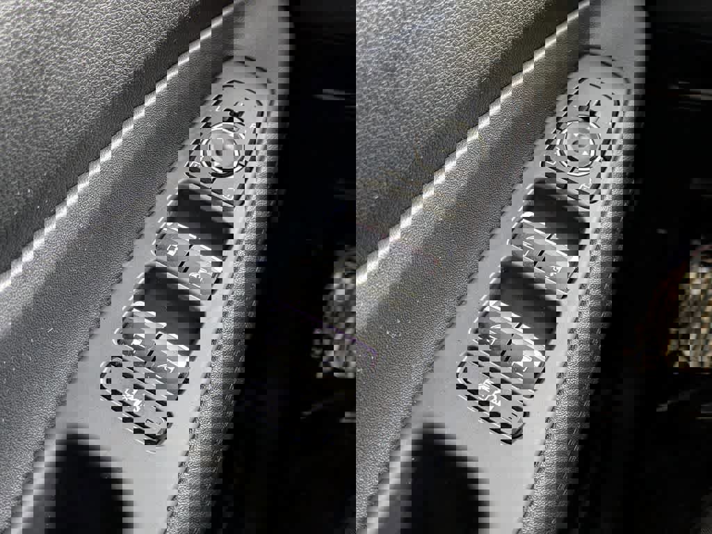 Used 2023 Hyundai Santa Fe SEL image 34