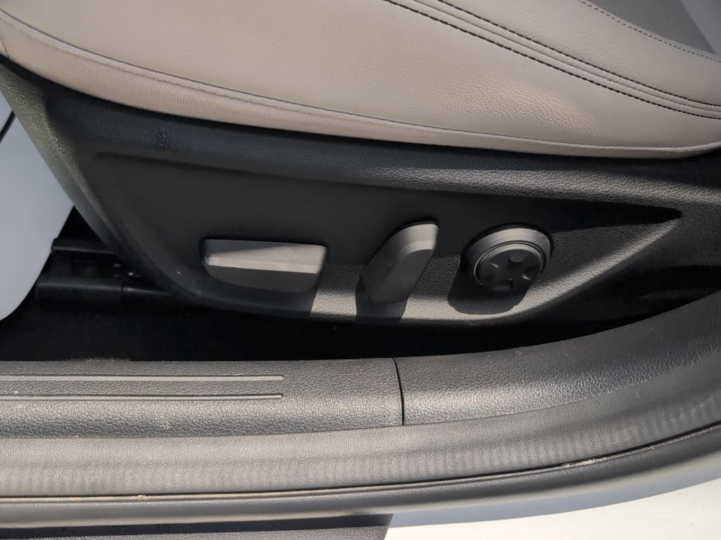 Used 2025 Genesis G70 2.5T AWD/4WD image 9